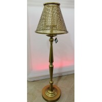 Candeliere abatjour da tavolo mod. Cross dorato con parafiamma in vetro H 100 cm